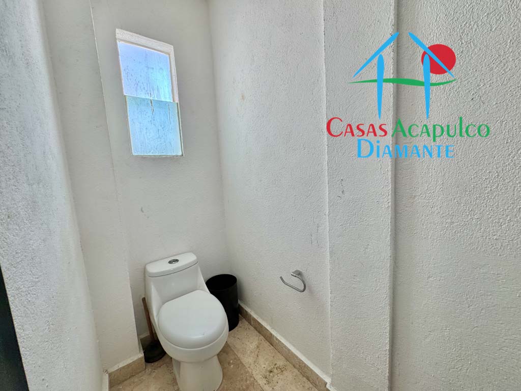 La Vista 302 - Baño de visitas 1
